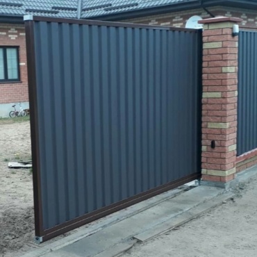 Ворота откатные из профнастила темно серого цвета 2800x2000