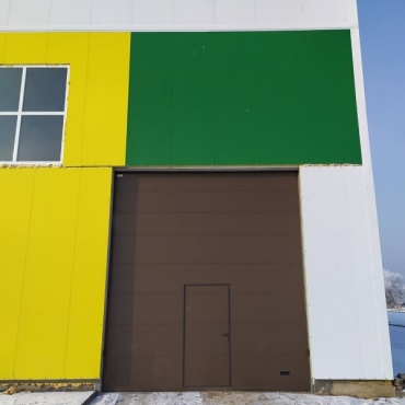 Промышленные ворота секционные на производство 2700x3100