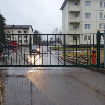 Алютех ворота откатные въездные 4000x2250