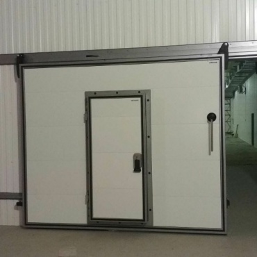 Подвесные откатные ворота со встроенной калиткой 2300x1700