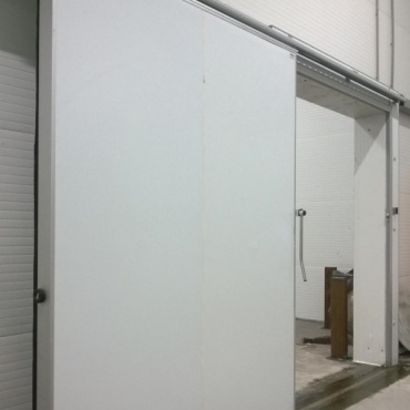 Откатные ворота противопожарные белого цвета 2600x2000